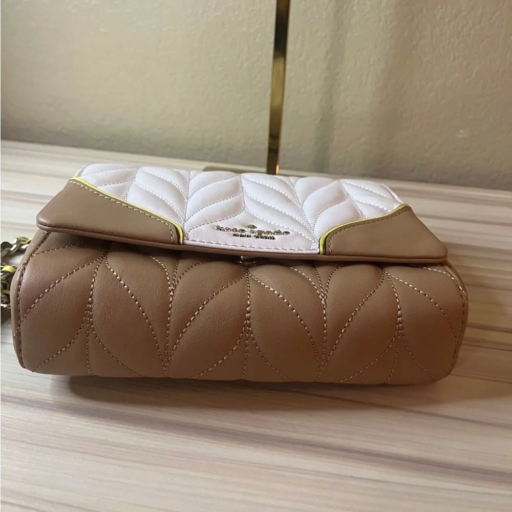 🛍️NWOT Kate Spade White and Tan Quilted Shoulder Bag
